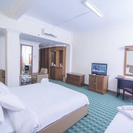 Asia Plaza Hotel Rangoon Buitenkant foto