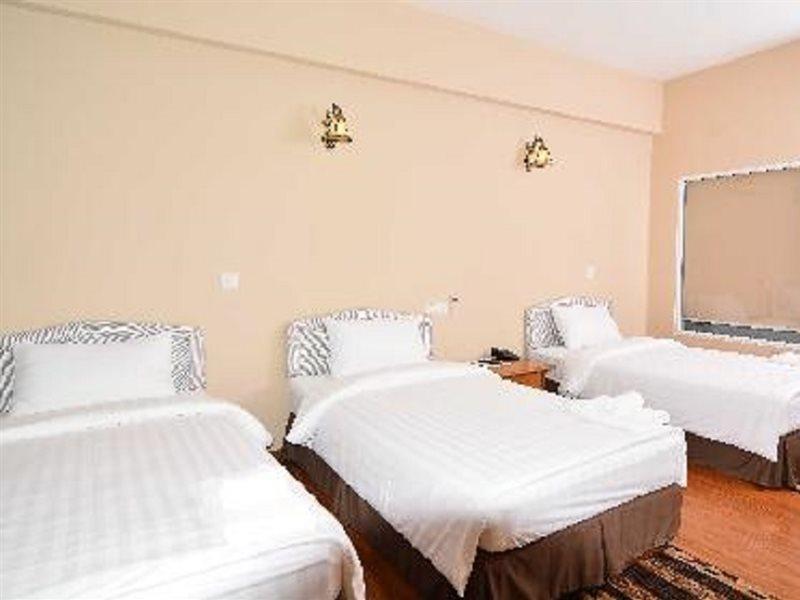 Asia Plaza Hotel Rangoon Buitenkant foto