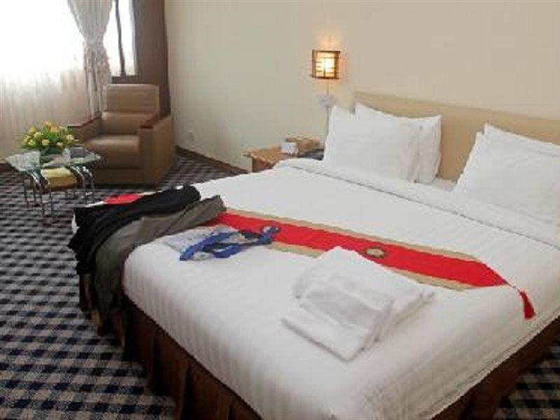Asia Plaza Hotel Rangoon Buitenkant foto
