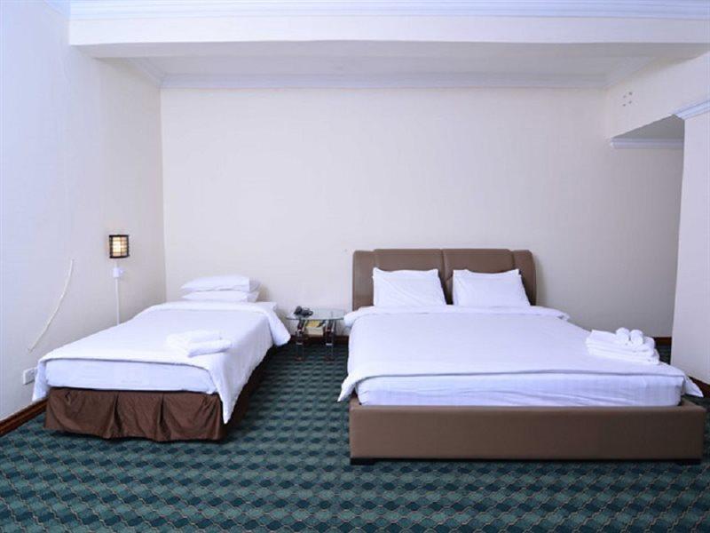 Asia Plaza Hotel Rangoon Buitenkant foto