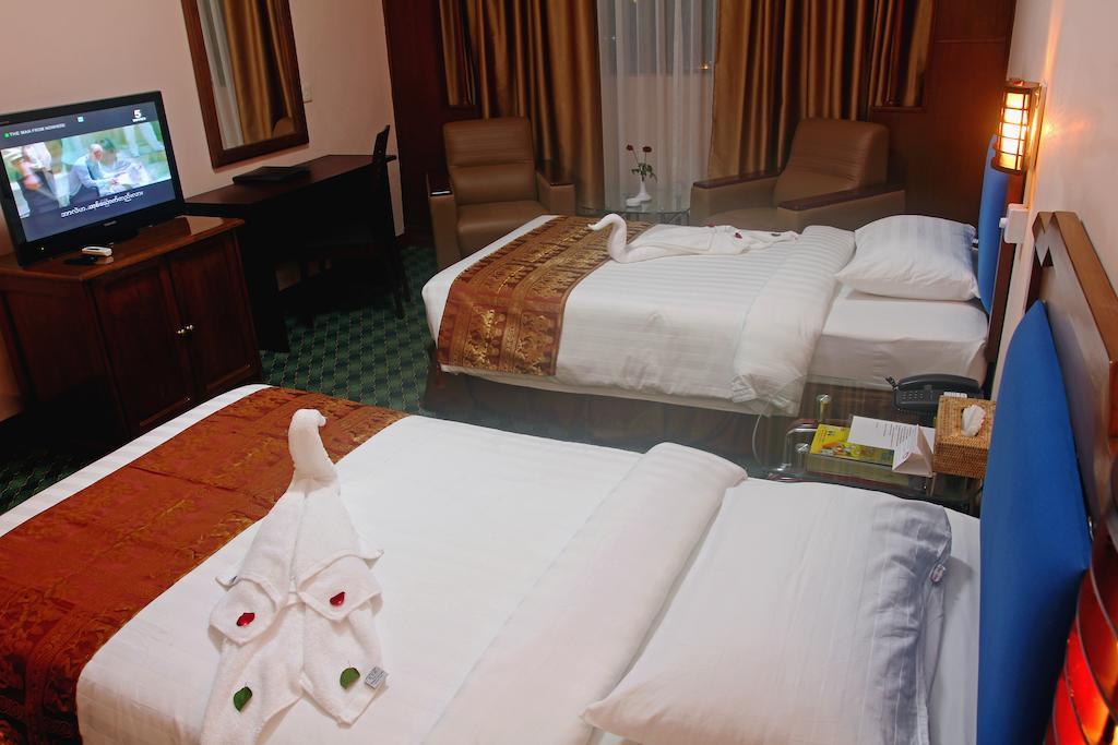 Asia Plaza Hotel Rangoon Buitenkant foto