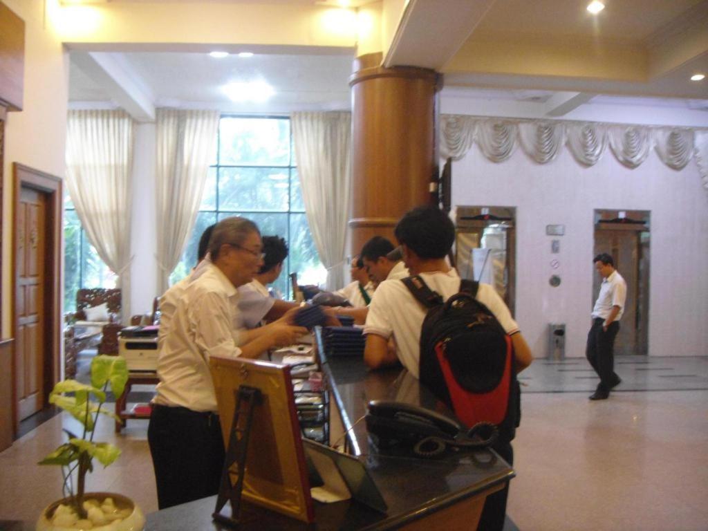 Asia Plaza Hotel Rangoon Buitenkant foto