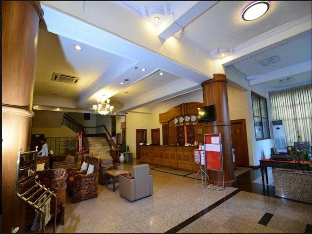 Asia Plaza Hotel Rangoon Buitenkant foto