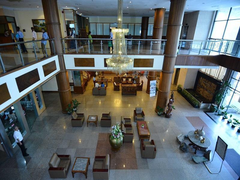 Asia Plaza Hotel Rangoon Buitenkant foto