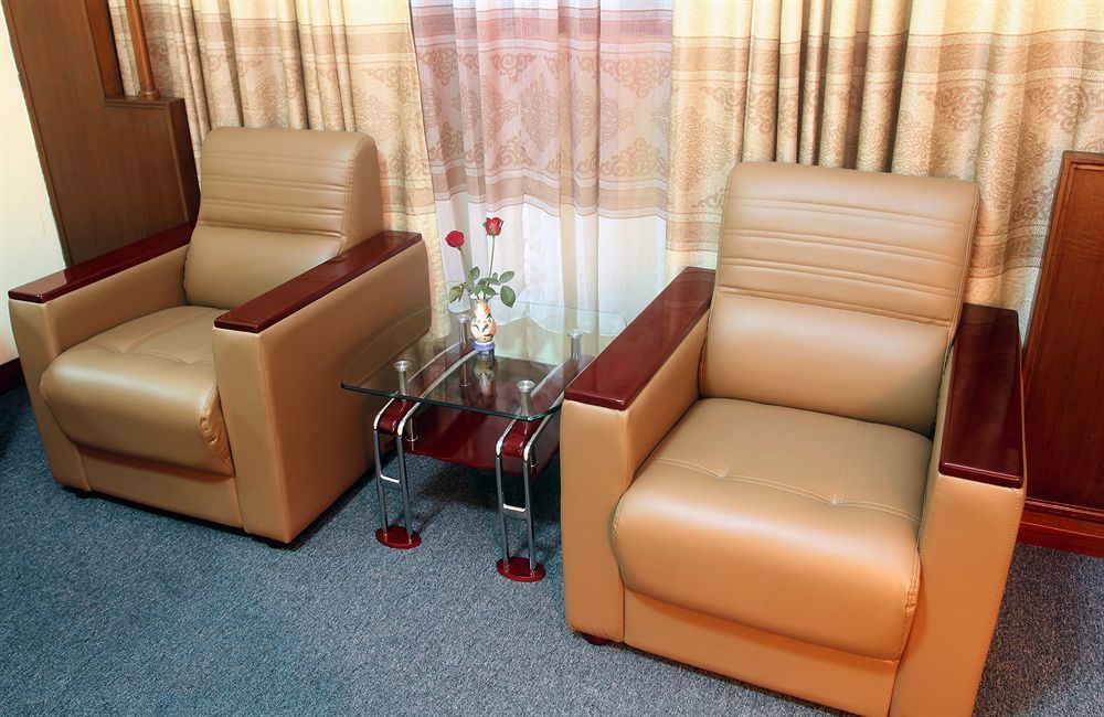Asia Plaza Hotel Rangoon Buitenkant foto