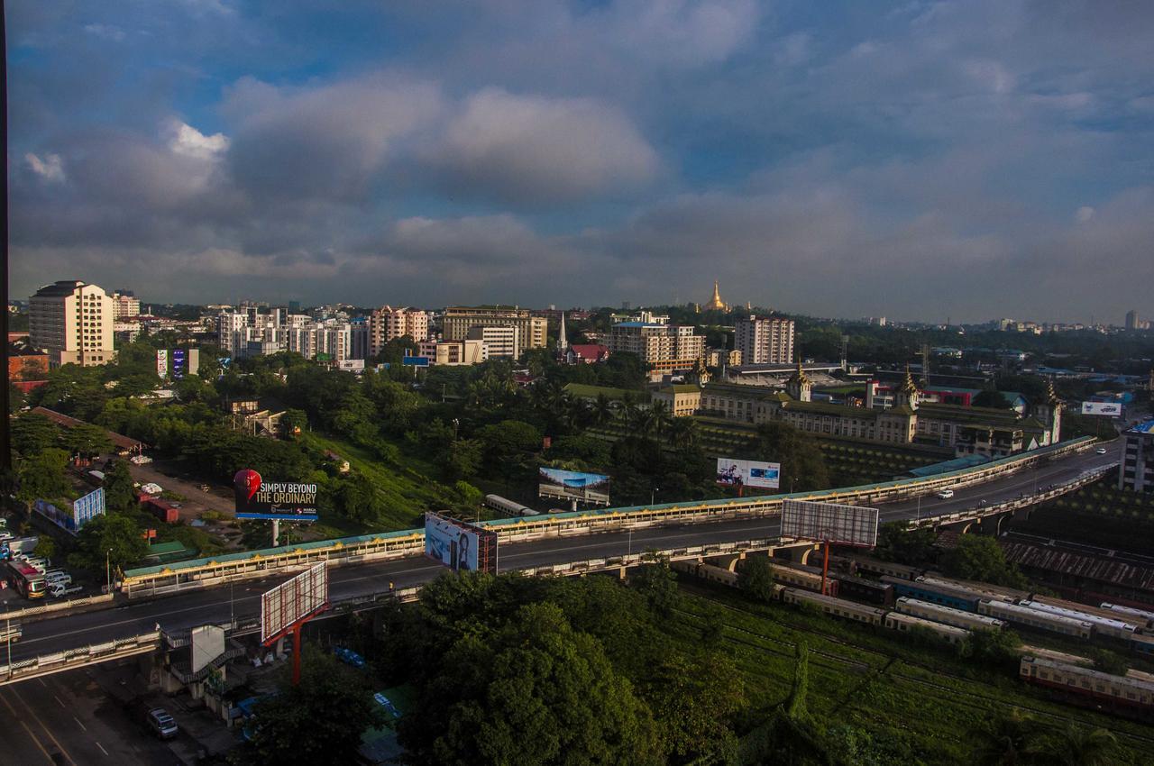 Asia Plaza Hotel Rangoon Buitenkant foto