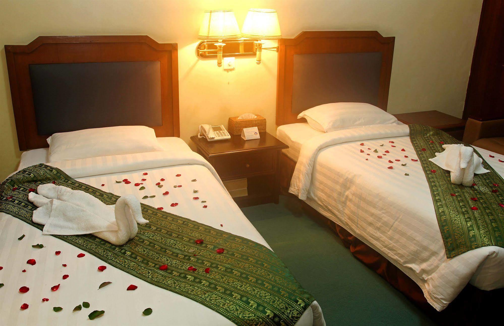 Asia Plaza Hotel Rangoon Buitenkant foto