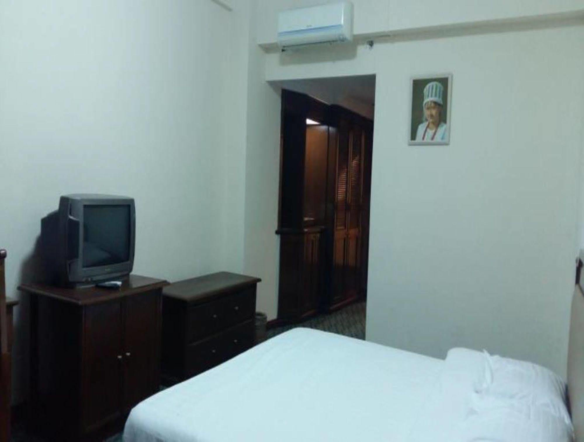 Asia Plaza Hotel Rangoon Buitenkant foto