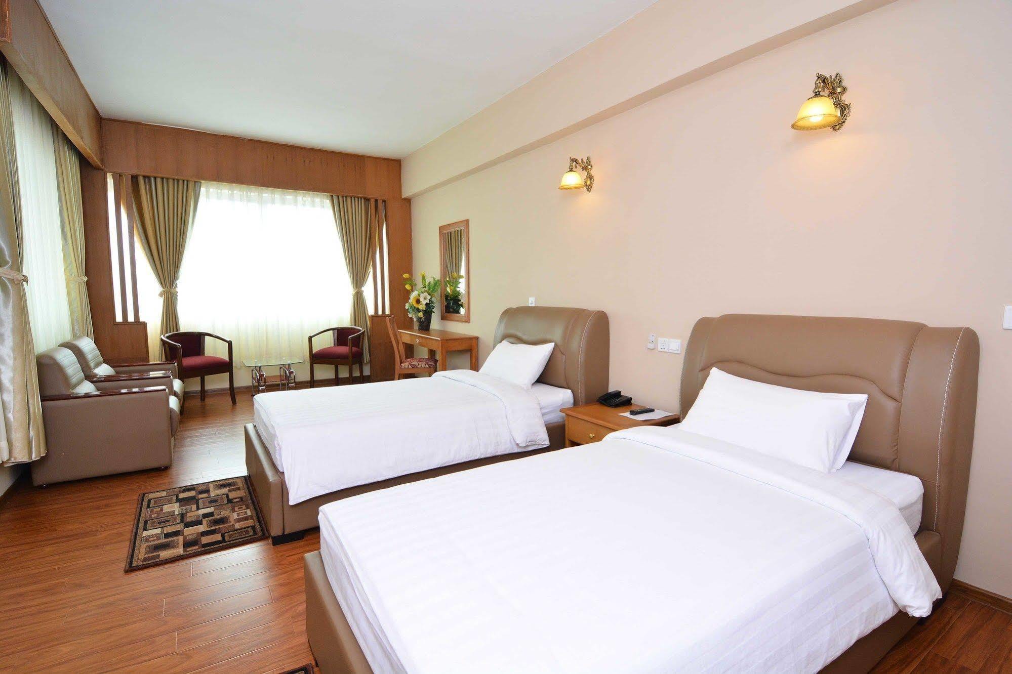 Asia Plaza Hotel Rangoon Buitenkant foto