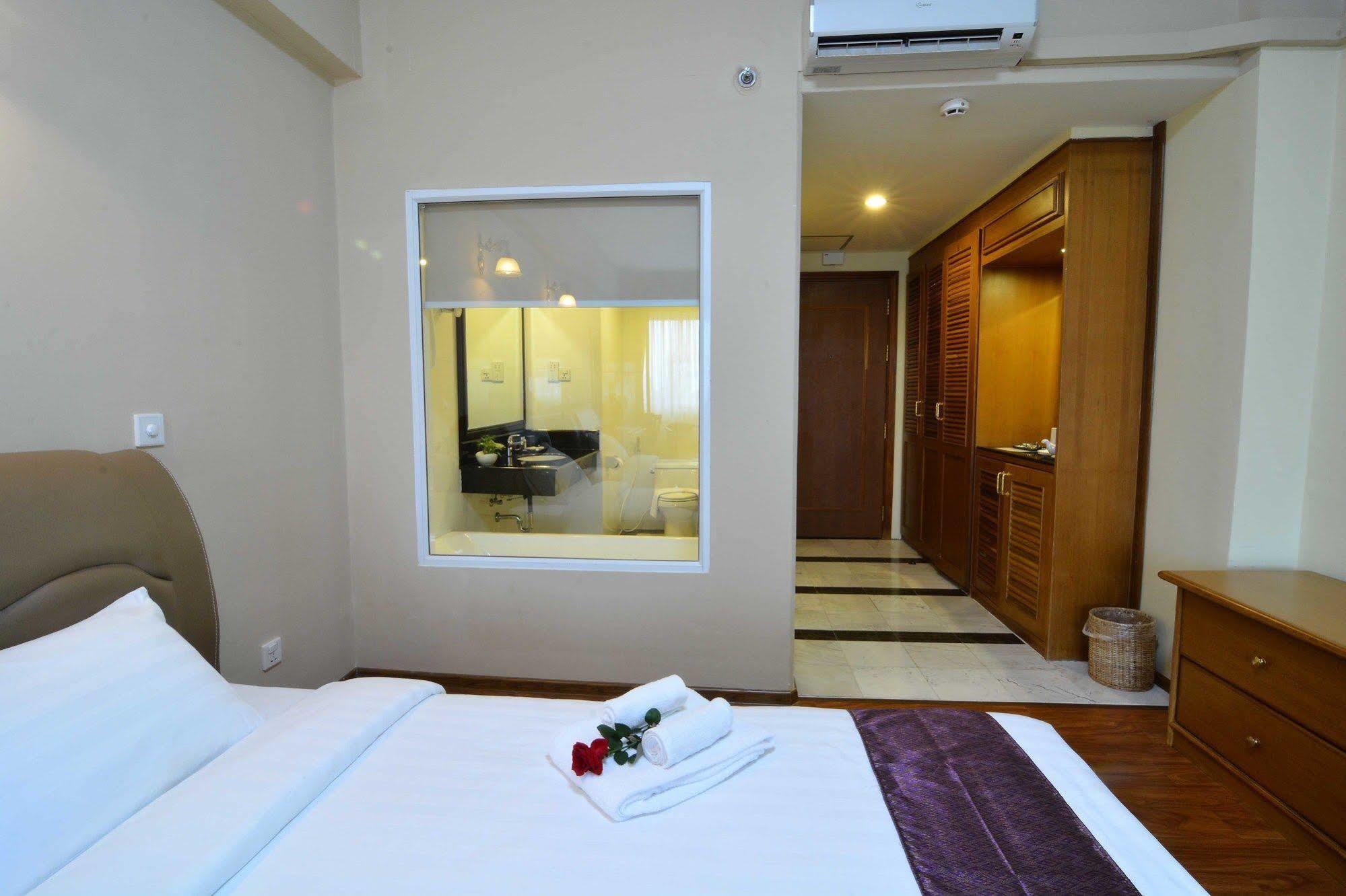 Asia Plaza Hotel Rangoon Buitenkant foto