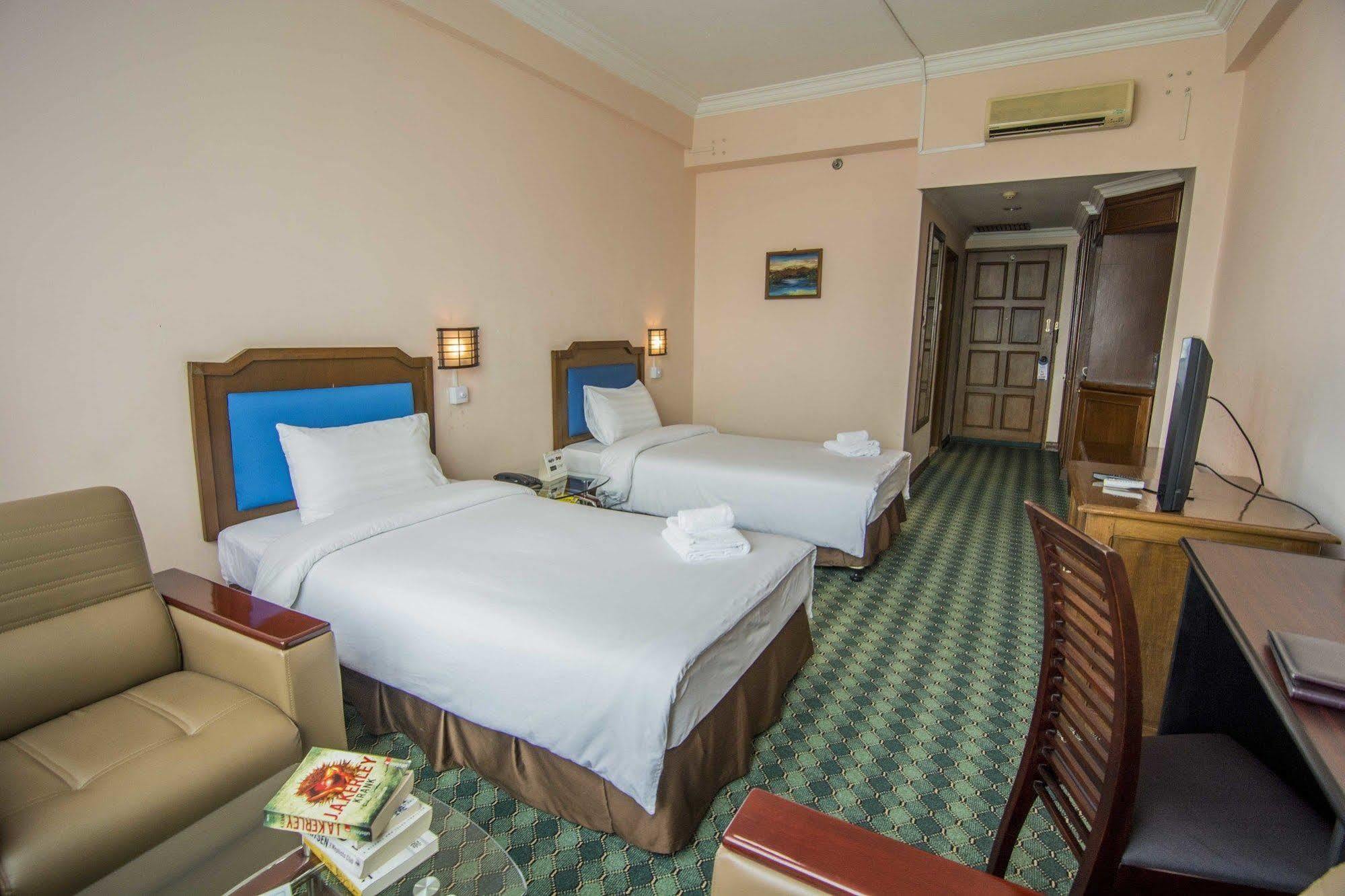 Asia Plaza Hotel Rangoon Buitenkant foto