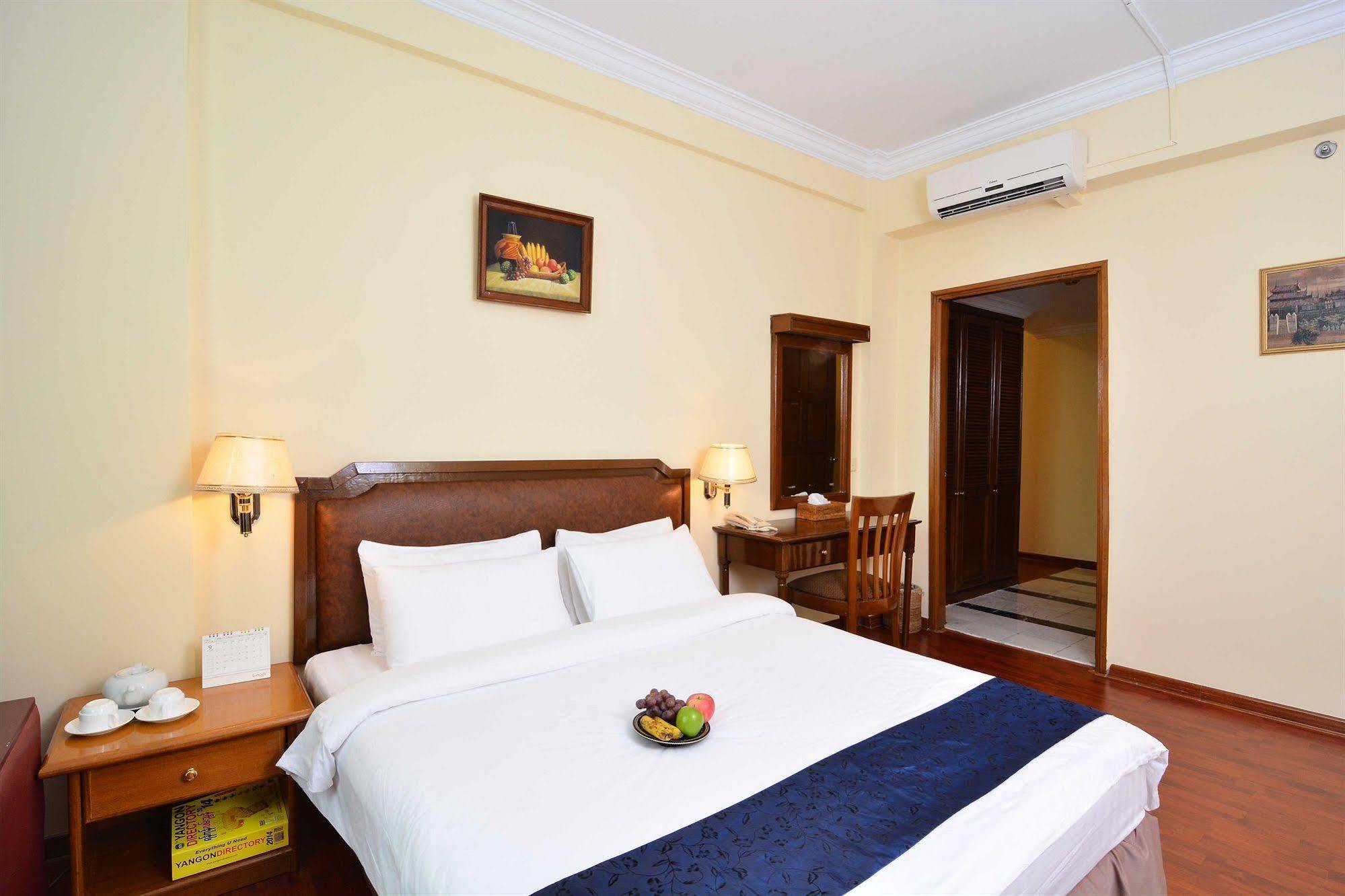 Asia Plaza Hotel Rangoon Buitenkant foto