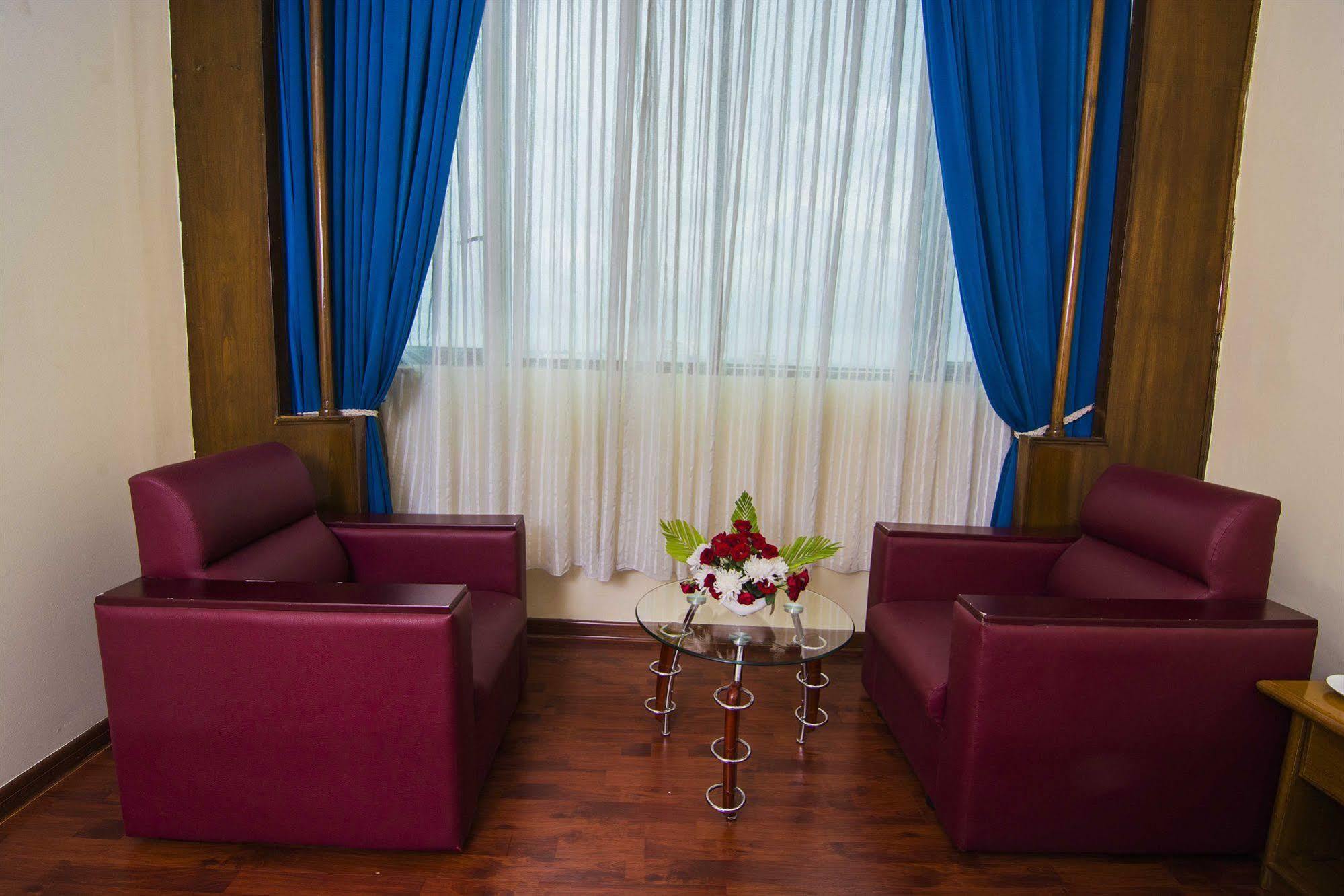 Asia Plaza Hotel Rangoon Buitenkant foto