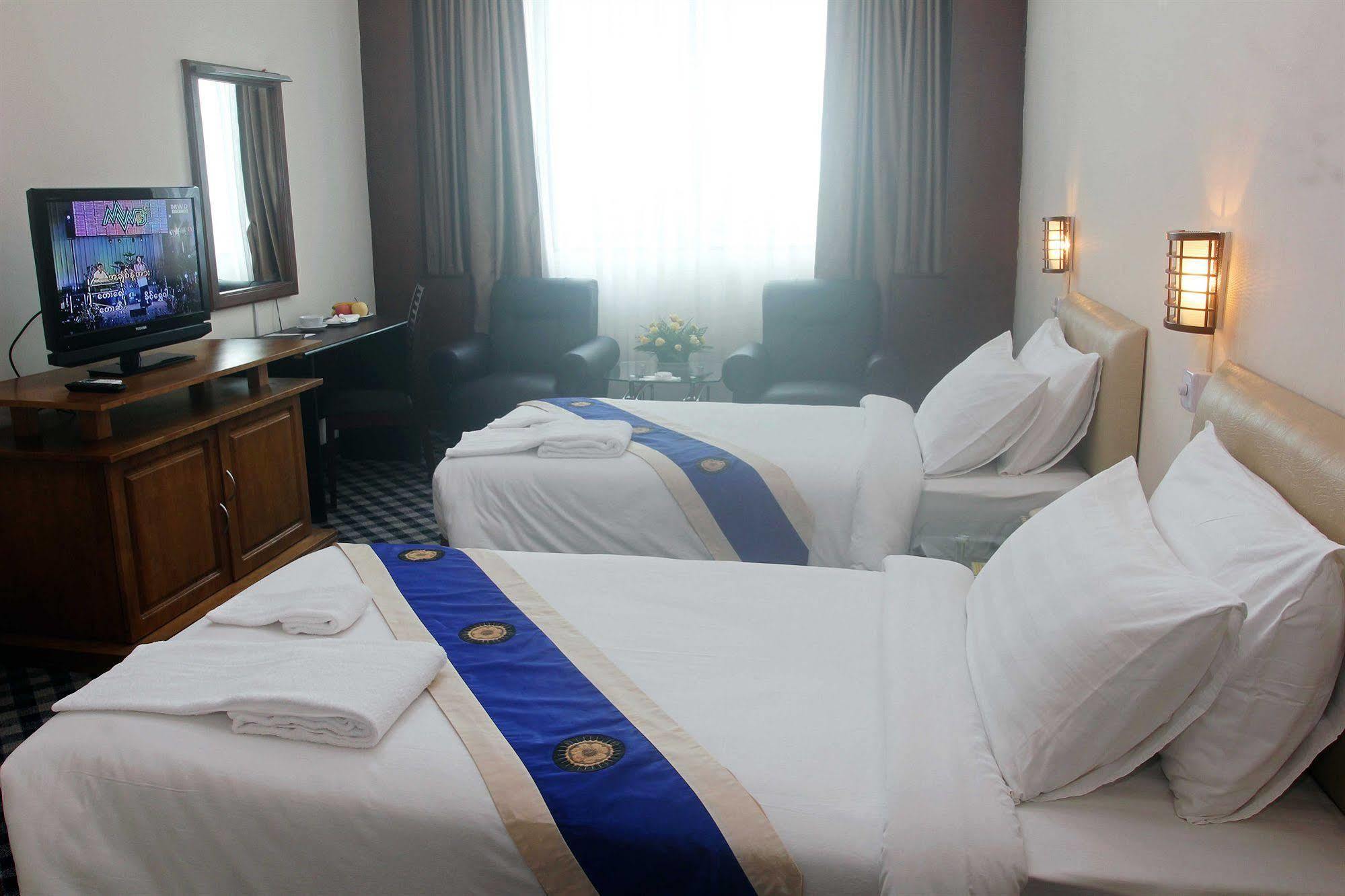 Asia Plaza Hotel Rangoon Buitenkant foto